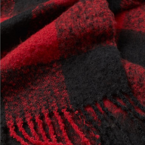 NWT H&M scarf f cold weather red and black plaid - Picture 2 of 3